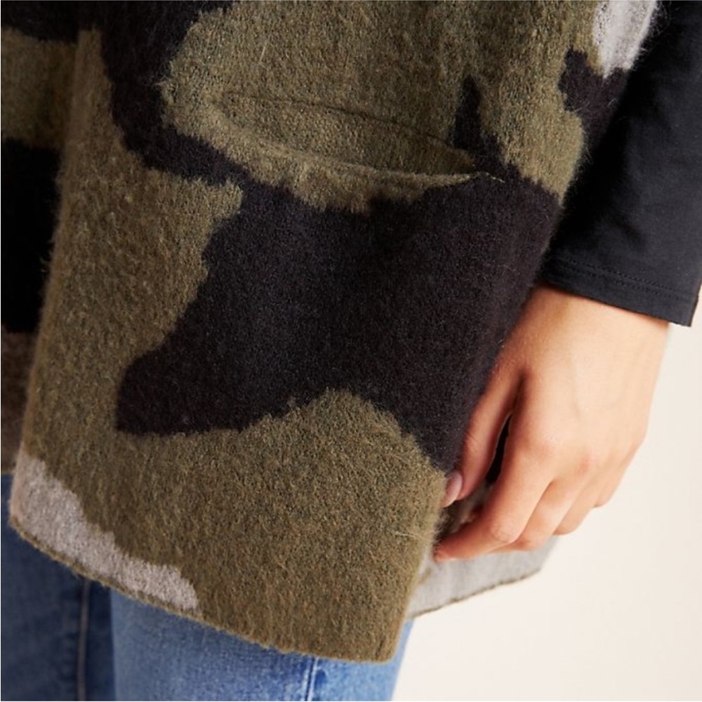 Anthropologie Moth Henrietta Camo Oversised Poncho - Picture 4 of 8